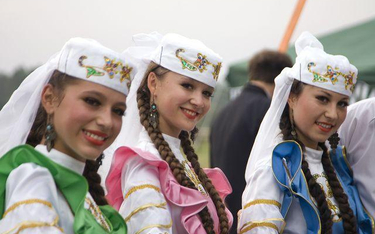 W Polsce Tatarzy się dostosowali i tradycyjne stroje noszą tylko na potrzeby pokazów folklorystyczny