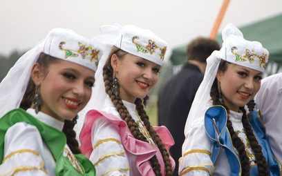 W Polsce Tatarzy się dostosowali i tradycyjne stroje noszą tylko na potrzeby pokazów folklorystyczny