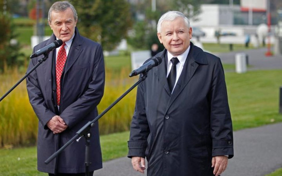 Dyżurny kandydat PiS na premiera i prezydenta prof. Piotr Gliński (z lewej) tym razem raczej nie dos