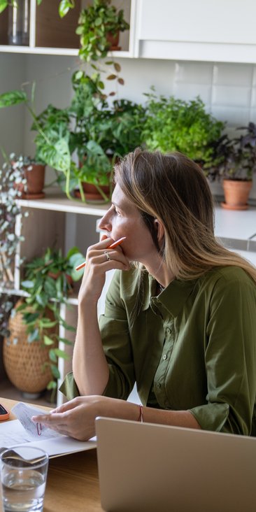 Kobietom nie pozostaje nic innego jak samodzielne budowanie własnej „poduszki finansowej”.