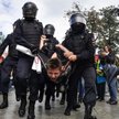 Rzecznik Kremla: Nasza policja może łamie ręce, ale w USA strzelają