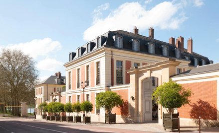 Hotel Airelles Le Grand Contrôle działa w budynku wzniesionym jeszcze za czasów Króla Słońce, Ludwik