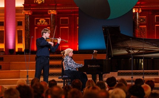 Francuski skrzypek Theodor Khaskiv,