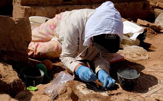 Konserwacja mozaiki, czerwiec 2024 r. Fot. Piotr Jaworski