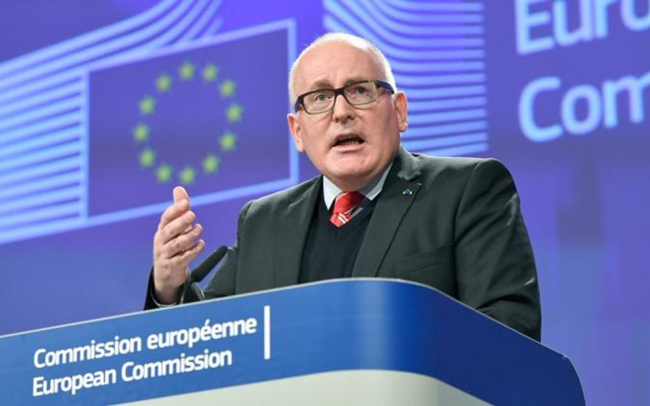 Frans Timmermans, podkreślał podczas konferencji prasowej, że decyzja o uruchomieniu art. 7 nie była