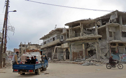 Binnisz w prowincji Idlib. Część mieszkańców zdecydowała się wrócić do tego zniszczonego miasteczka,