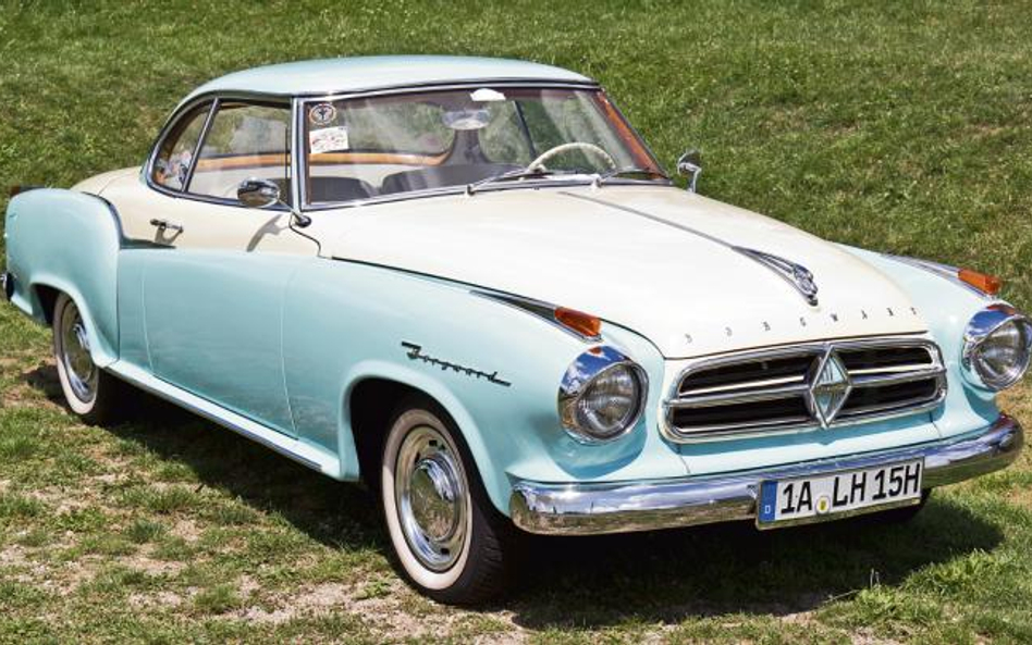 Urzekającą linię ma wersja coupe, która debiutowała w 1957 roku. Fot. www.wikimedia.org