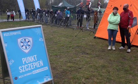 4,5 miliona Polaków przyjęło do tej pory dwie dawki szczepionki, a blisko 16 milionów – jedną