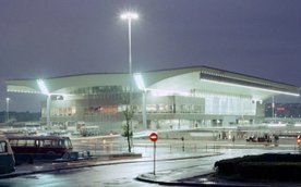 W chwili powstania Dworzec Centralny wybijał się z otaczającej szarzyzny PRL formą i jej oświetlenie