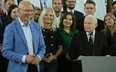 Prezes Prawa i Sprawiedliwości Jarosław Kaczyński oraz nowy członek KP PiS Sławomir Skwarek
