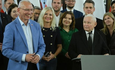 Prezes Prawa i Sprawiedliwości Jarosław Kaczyński oraz nowy członek KP PiS Sławomir Skwarek