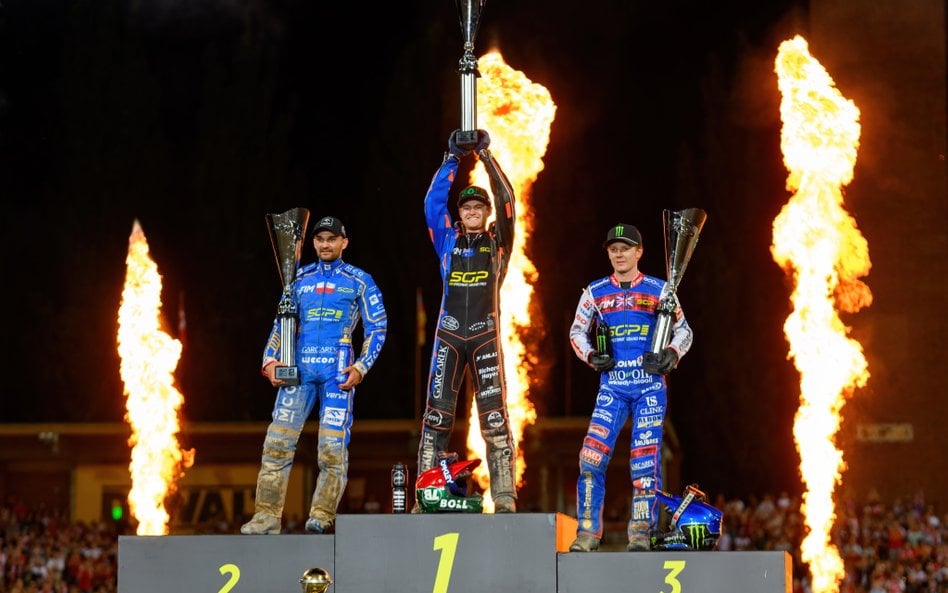 Podium Grand Prix we Wrocławiu. Od lewej: drugi Bartosz Zmarzlik, zwycięzca Brady Kurtz i trzeci Dan