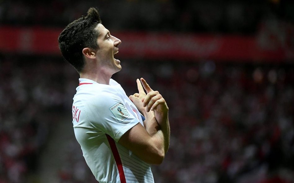 Robert Lewandowski po strzeleniu trzeciej bramki w meczu z Rumunią