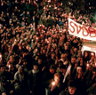 Studenci demonstrujący w Pradze 17 listopada 1989 r. (fot: LUBOMIR KOTEK)
