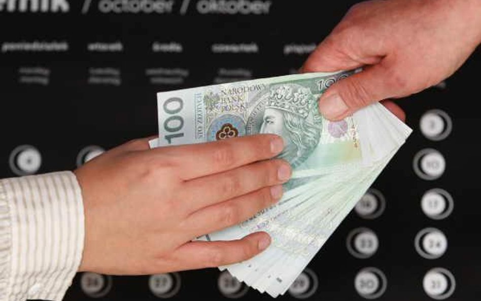 Wypłaty z okazji Dnia Kobiet i Mężczyzn nie są wolne od składek ubezpieczeniowych