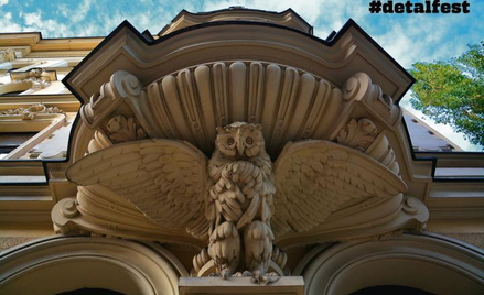 ?Detal architektoniczny z kamienicy przy ul. Rewolucji 24, Łódź