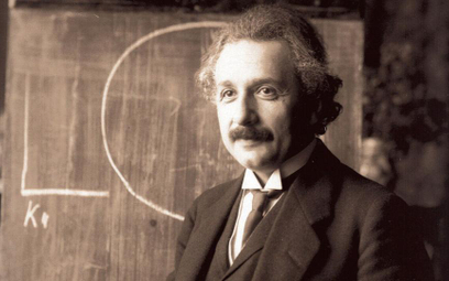 Einstein ze starszego, dystyngowanego profesora fizyki w Berlinie przeobraził się nagle w postać świ