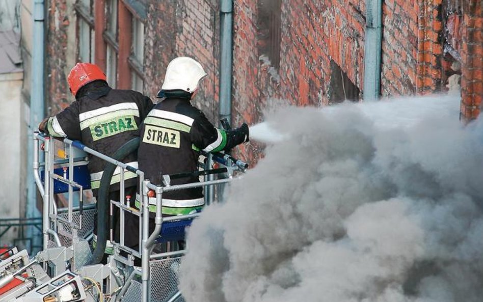 ?Nieremontowane, pozostawione samym sobie kamienice stwarzają niemałe zagrożenie