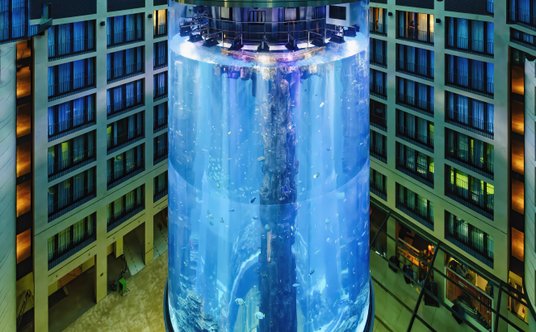 Akwarium znajdujące się w lobby hotelu Radisson w Berlinie