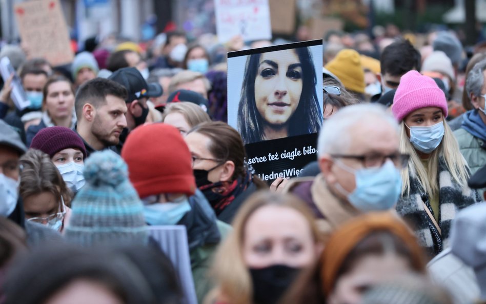 "Ani jednej więcej! Marsz dla Izy". Protesty w całej Polsce