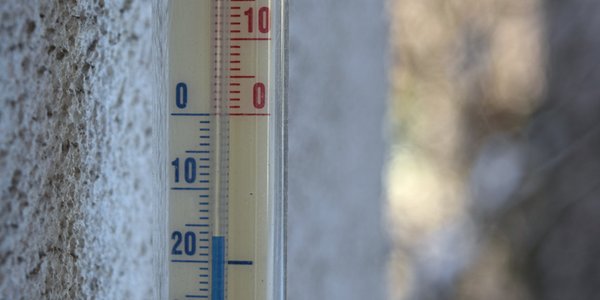 Ostrzeżenia IMGW przed mrozem i śniegiem. Meteorolodzy wskazali datę „drugiego uderzenia”