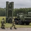 Rosyjscy żołnierze przed systemem rakietowym S-300 w obwodzie moskiewskim, fot. ilustracyjna z 30 cz
