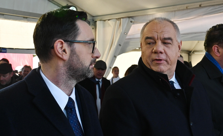 Były wicepremier, minister aktywów państwowych Jacek Sasin (P) oraz były prezes Orlenu Daniel Obajte