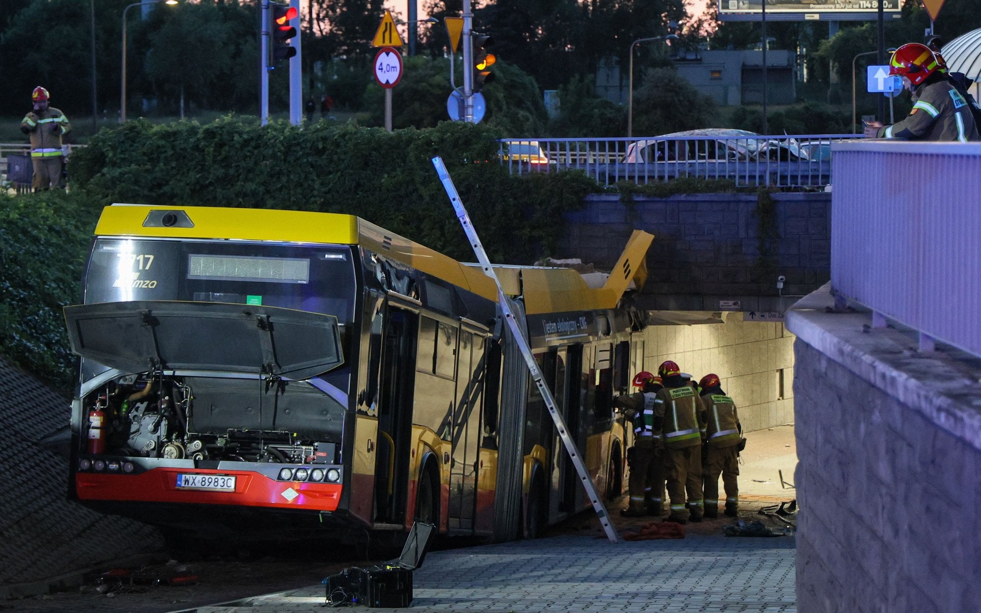 Wypadek w Warszawie. Autobus psuł się już wcześniej. „Stale był naprawiany”