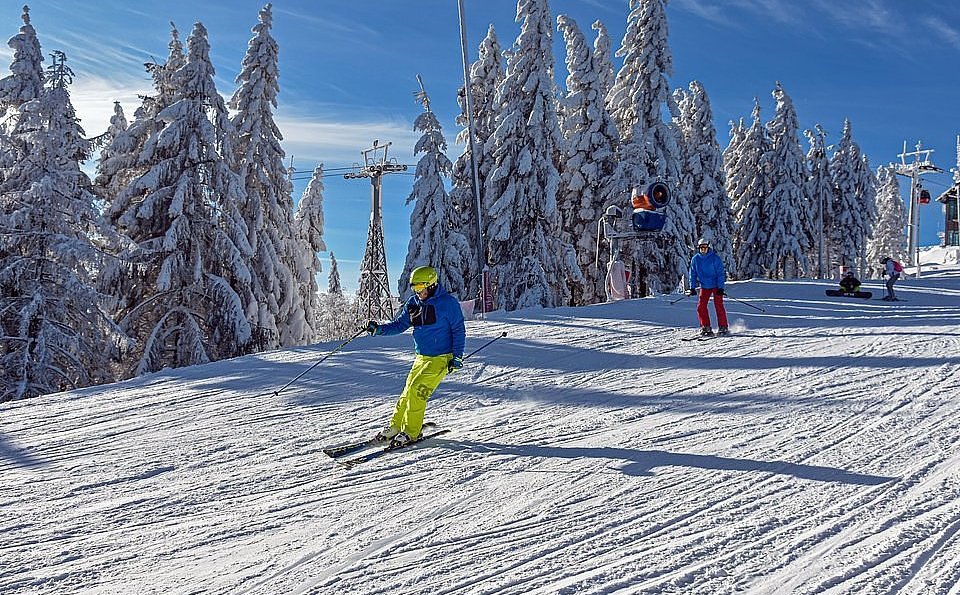 Parki światła, snowtubing, nowa wieża widokowa. Polskie ośrodki narciarskie gotowe na ferie
