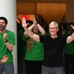 Prezes Apple Tim Cook na otwarciu nowego sklepu Apple Saket w New Delhi