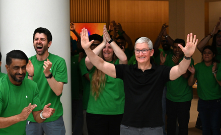 Prezes Apple Tim Cook na otwarciu nowego sklepu Apple Saket w New Delhi
