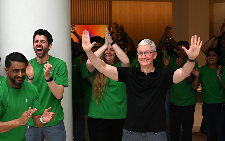 Prezes Apple Tim Cook na otwarciu nowego sklepu Apple Saket w New Delhi