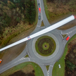 Transport łopaty turbiny wiatrowej. To wiele mówi o skali powierzchni potrzebnej do składowania elem