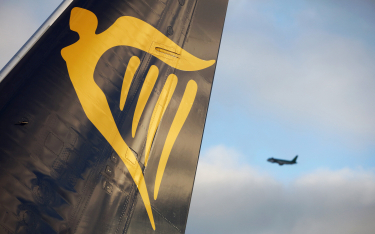 Ryanair skasuje niektóre trasy w lecie? Brakuje mu Maxów