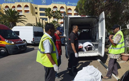 26 czerwca - w wyniku ataku terrorystycznego w Susie (Tunezja) śmierć poniosło 39 osób, a 36 zostało