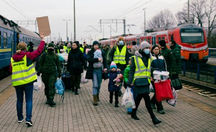 Pomoc uchodźcom:  unijne przepisy szybciej niż polskie