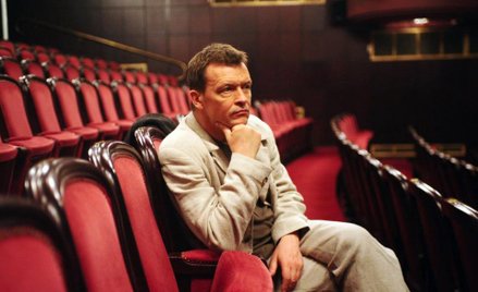 Jan Frycz, aktor ur. 1954. Jeden z najwybitniejszych aktorów teatralnych ze skłonnością do wpadek na