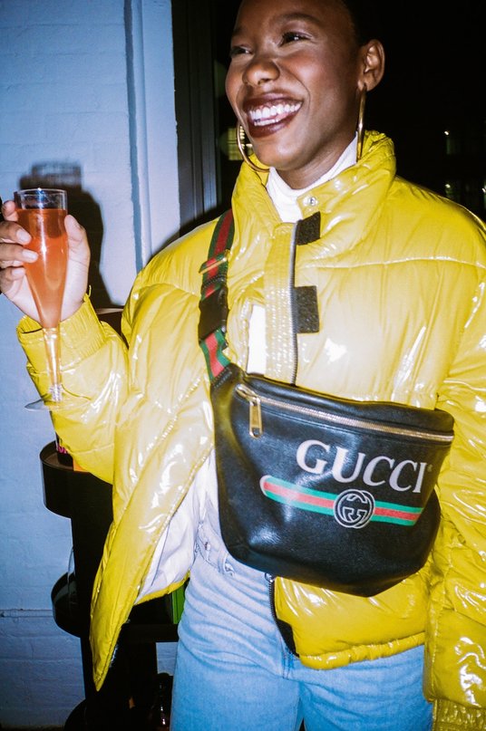 Słynny dom mody i streetwear? Właśnie tak. Otwarcie się na trendy i "słuchanie ulicy" to jedna ze zm