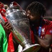 W czerwcu puchar całował Divock Origi z Liverpoolu. Kto ucałuje go w maju 2020 r. w Stambule?