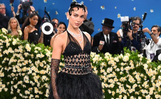 MET Gala 2025: Dua Lipa w stylizacji Chanel.