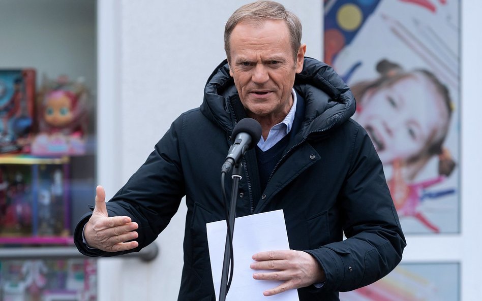 Donald Tusk będzie nadawał z terenu