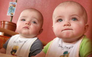 Roczny zasiłek macierzyński dla mamy bliźniaków czy trojaczków może być niższy