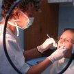 Wśród przyczyn złego stanu zębów stomatolodzy wymieniają m.in. brak opieki stomatologicznej w szkoła