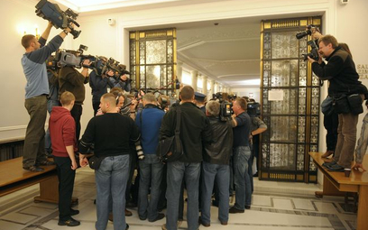 Prawnicy: Sejm ma prawo zadbać o dress code dziennikarzy