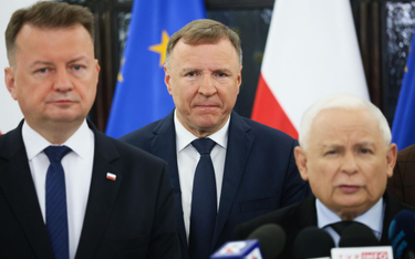 Mariusz Błaszczak, Jacek Kurski i Jarosław Kaczyński podczas wieczoru wyborczego, 9 czerwca