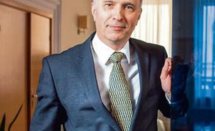 Propozycja szefa KNF Andrzeja Jakubiaka o przewalutowaniu kredytów we frankach wywołała burzę na ban