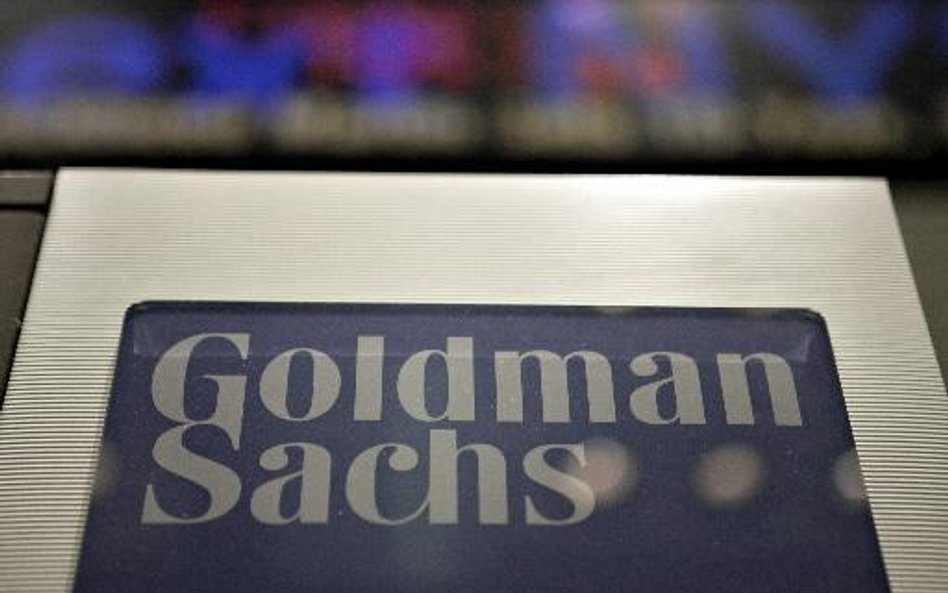 Goldman idzie pod prąd rosnących stóp i wygrywa