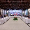 Zdjęcie z I tury negocjacji w Stambule, udostępnione przez szefa MSZ Turcji Hakana Fidana