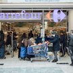 Carrefour testuje nowy pomysł: Gorący obiad z automatu