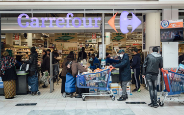 Carrefour testuje nowy pomysł: Gorący obiad z automatu